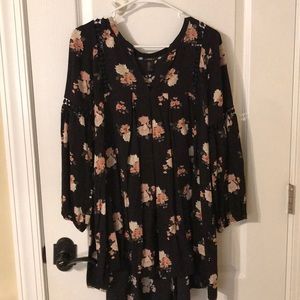 Black three-quarter length sleeve mini dress